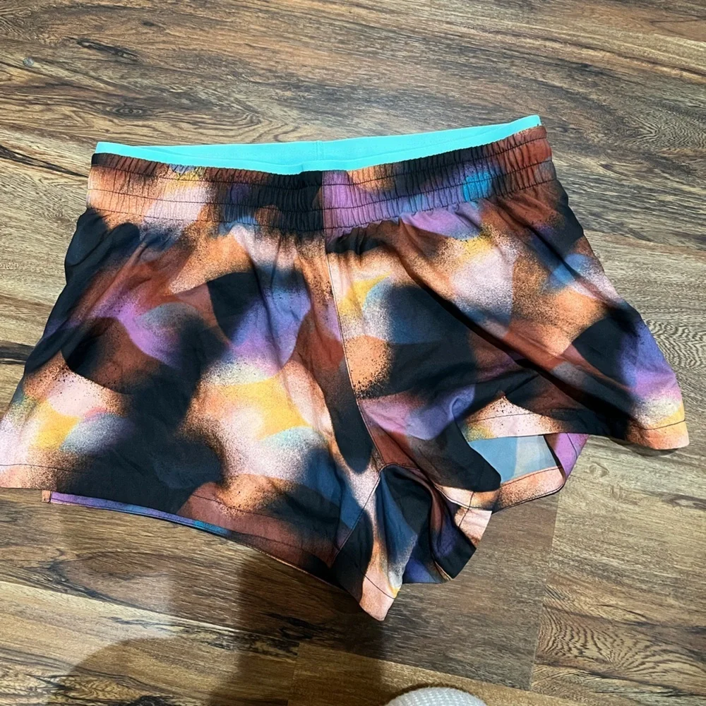 Fabletics Black Abstract Print Athletic Shorts with Teal Waistband Size S NWT